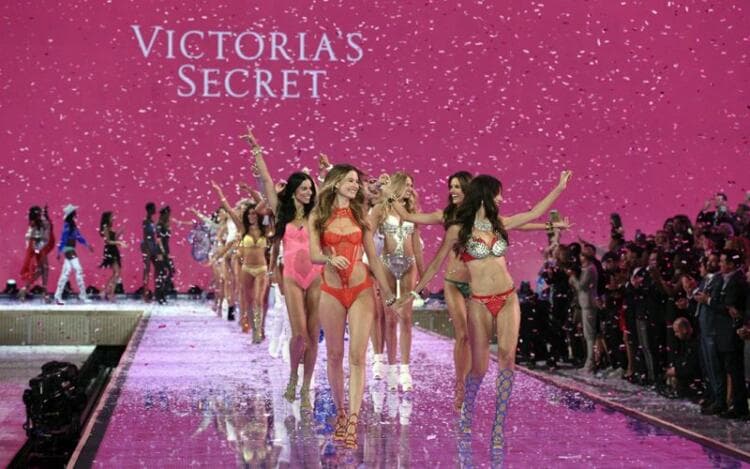 Victoria's Secret, no queremos tu lencería»: cada vez menos