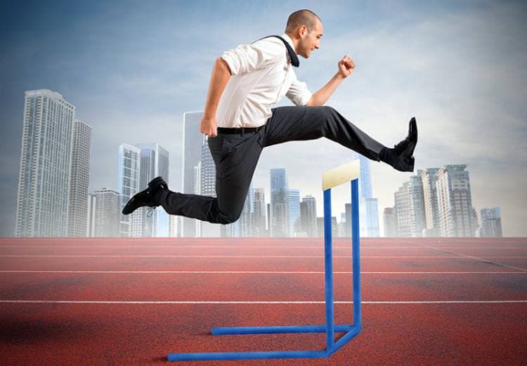 Si quieres ser feliz y exitoso, bríncate estos obstáculos