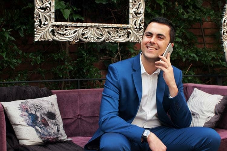 Cris Urzúa: de tocar batería a tocar almas e impactar vidas