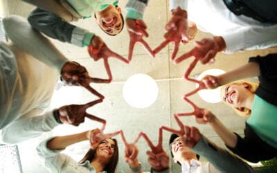 Forma parte de la comunidad CI y ¡olvídate de la soledad!